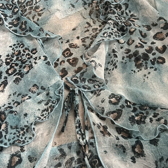 Women’s sheer top - Picture 3 of 3